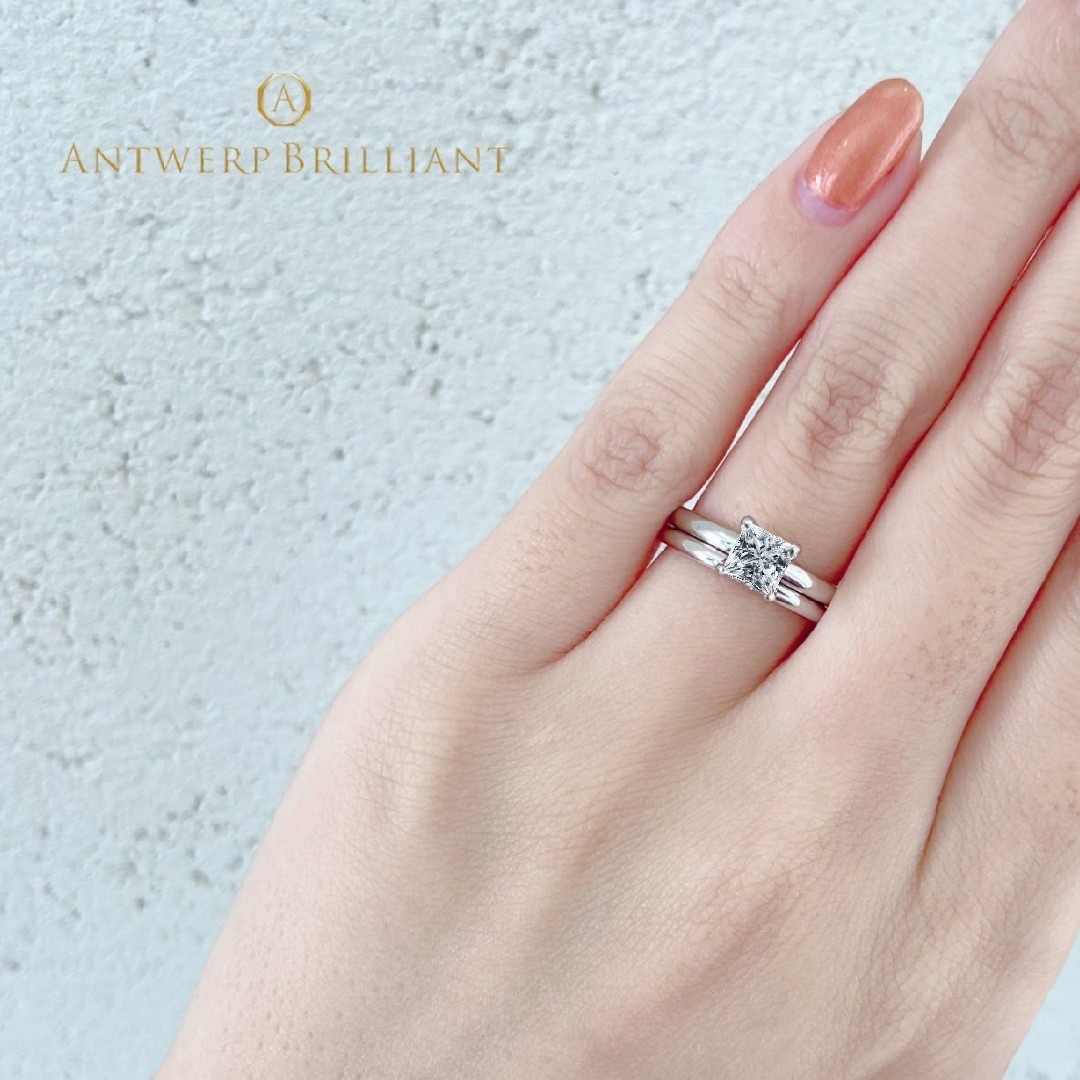 美しいプリンセスカットのプラチナソリテール婚約指輪　Antwerpbrilliant　Asterism