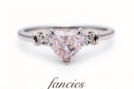 1ctUPのハートシェイプ天然ピンクダイヤモンド、アフリカ産を使用したエンゲージ婚約指輪です。