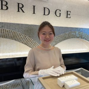 ナチュラルホワイトのあこや真珠パールが好きなブリッジ銀座スタッフの古田さん