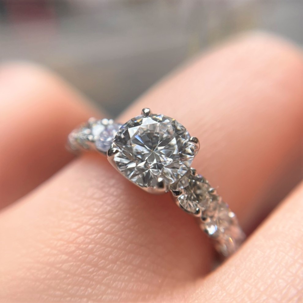 ブリッジ銀座で人気のエタニティシリーズ最上位クラスDラインスターエクストリーム婚約指輪