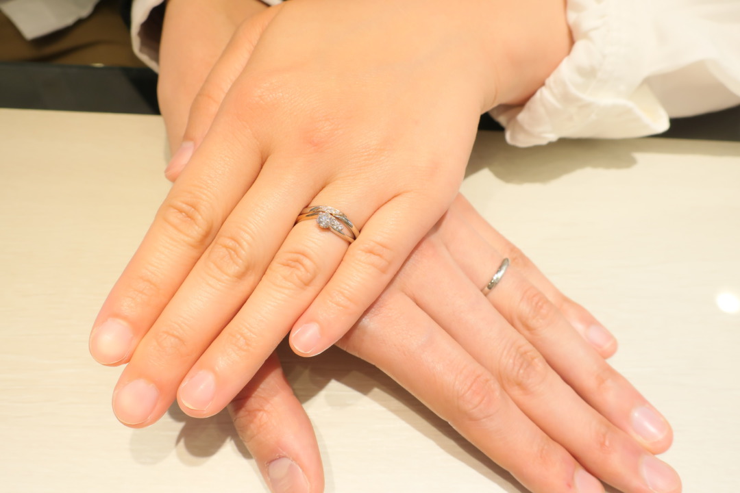 私が選んだ結婚指輪は、着けた時に「これだな！」って直感で思えるデザインでした！