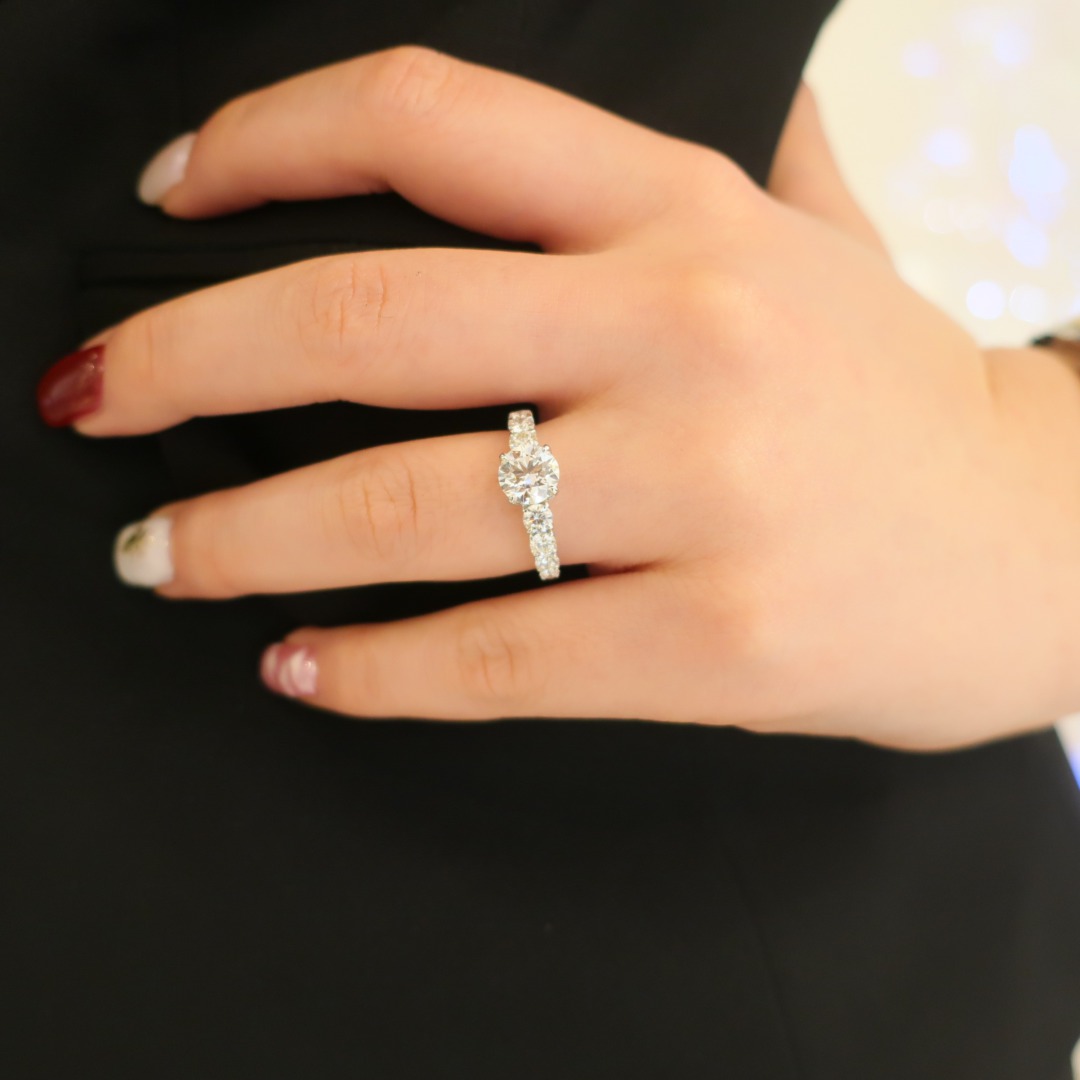 オシャレでかわいいエタニティリグ婚約指輪はAntwerpBrilliantのDlineextremeがオススメ