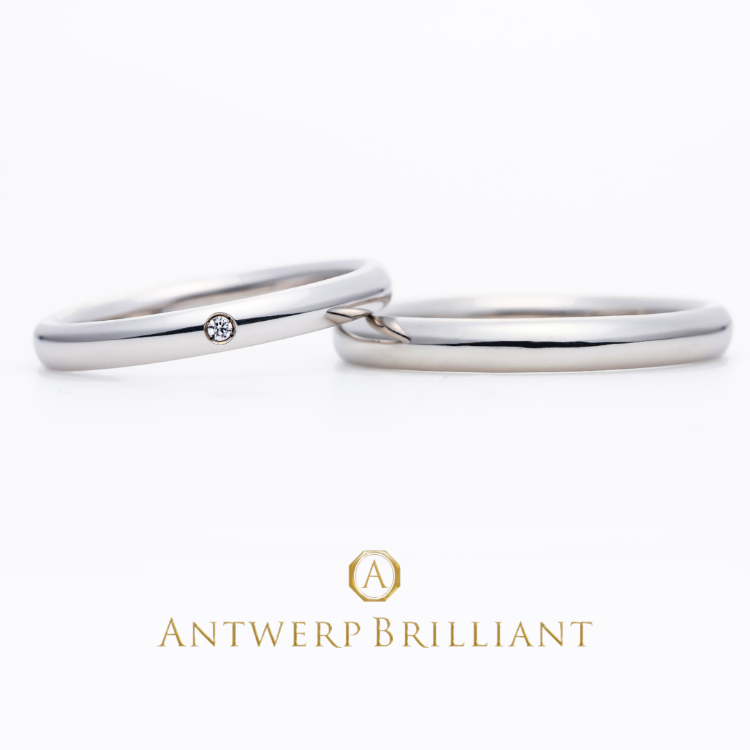 シンプルストレートのプラチナ結婚指輪イブニングスターです。