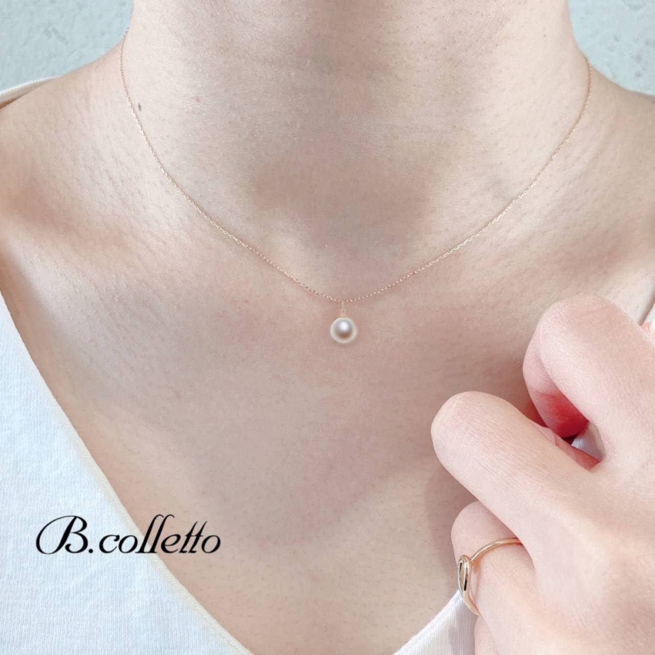 シンプルな一粒真珠のネックレスは、初めてのデートにオススメです。