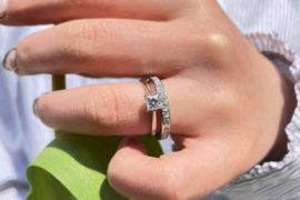 プリンセスカットダイヤモンドのオシャレでかわいい婚約指輪マジェスティとエタニティリングの重ね付け