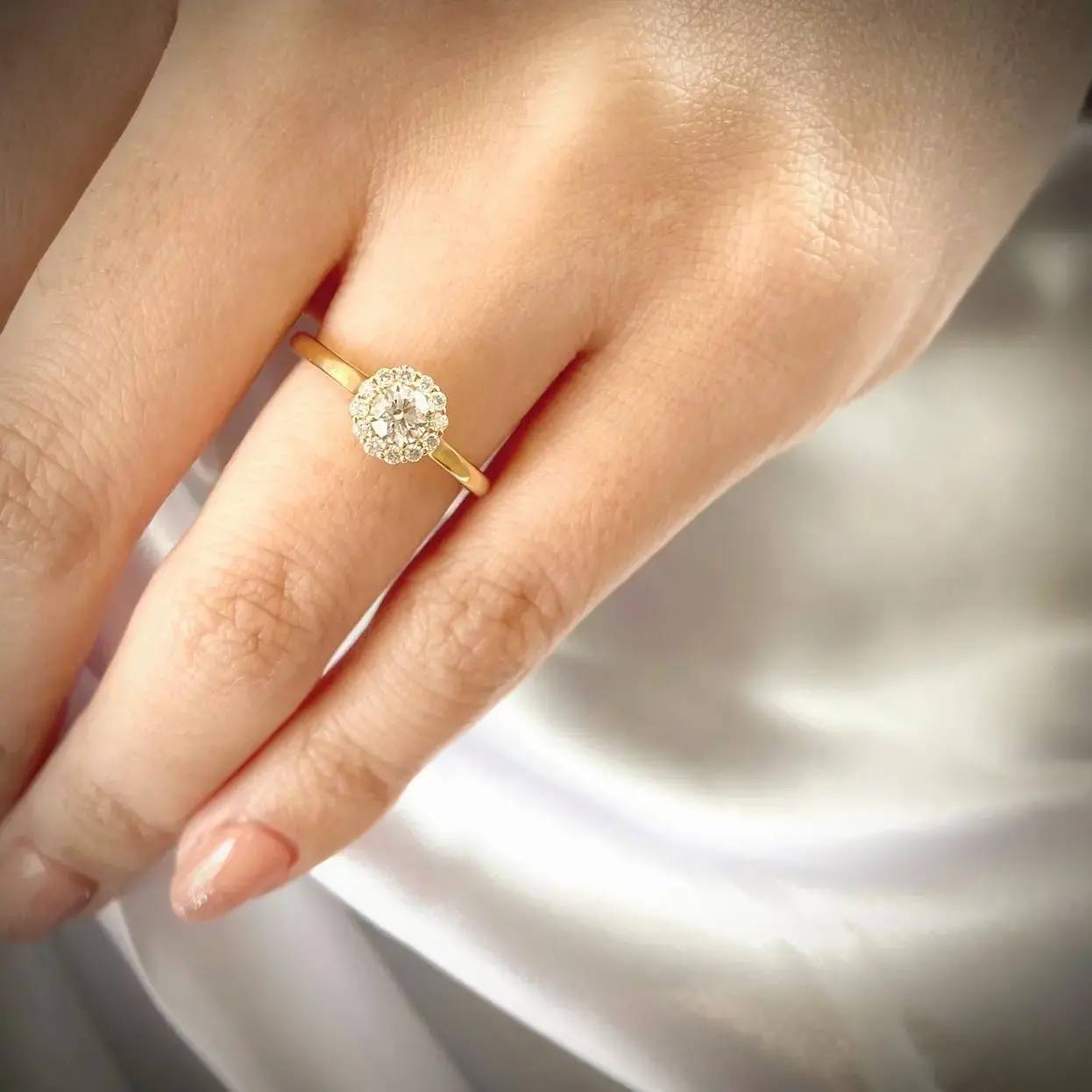 銀座で選ぶ【お花がモチーフ】のオシャレな婚約指輪 | ブリッジ銀座