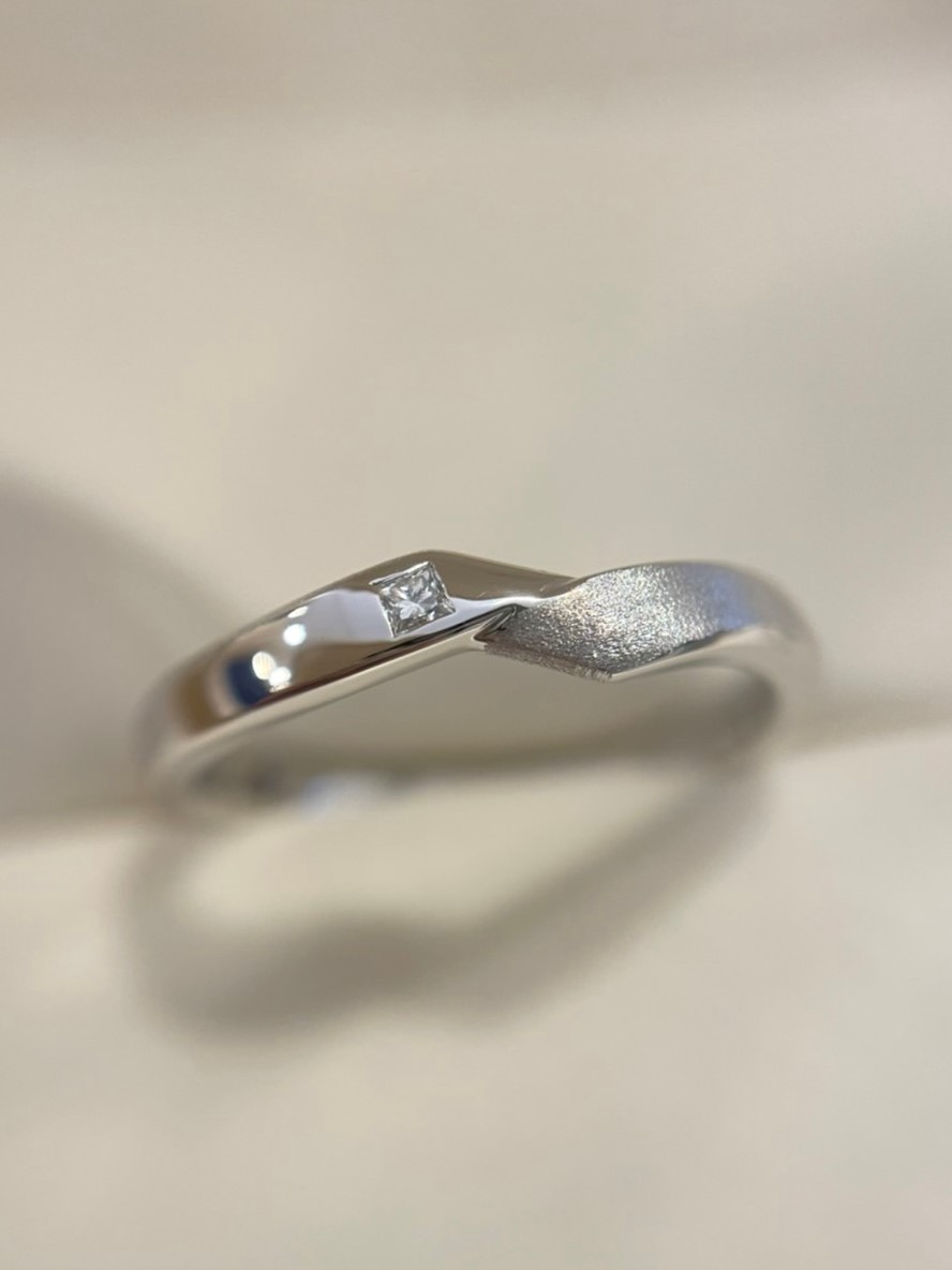 マット加工がかっこいいおしゃれ結婚指輪はダイヤモンド専門店ブリッジ銀座