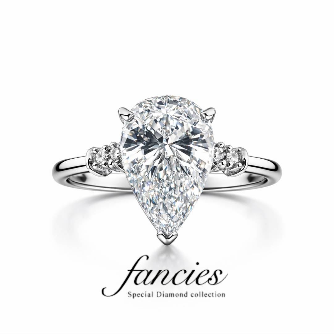 雫型のダイヤモンドを使用した婚約指輪