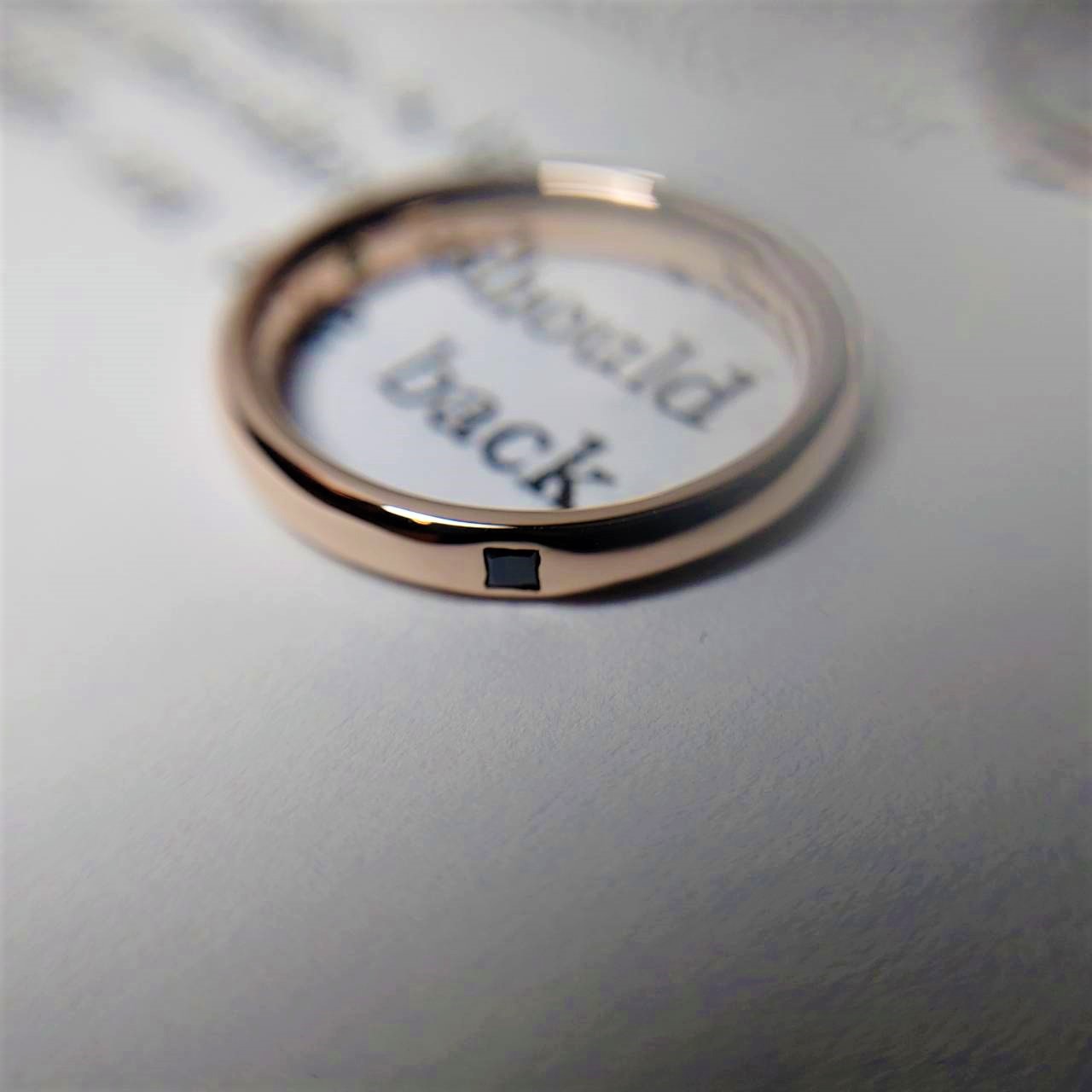 男性用結婚指輪にブラックのプリンセスカットをセッティング
