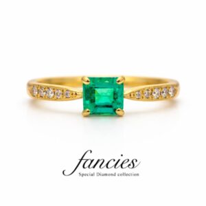 エメラルドは5月の誕生石として、婚約指輪に人気です。