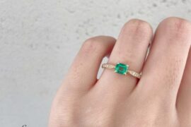 5月の誕生石として人気の世界5大宝石のひとつエメラルドのプロポーズリング