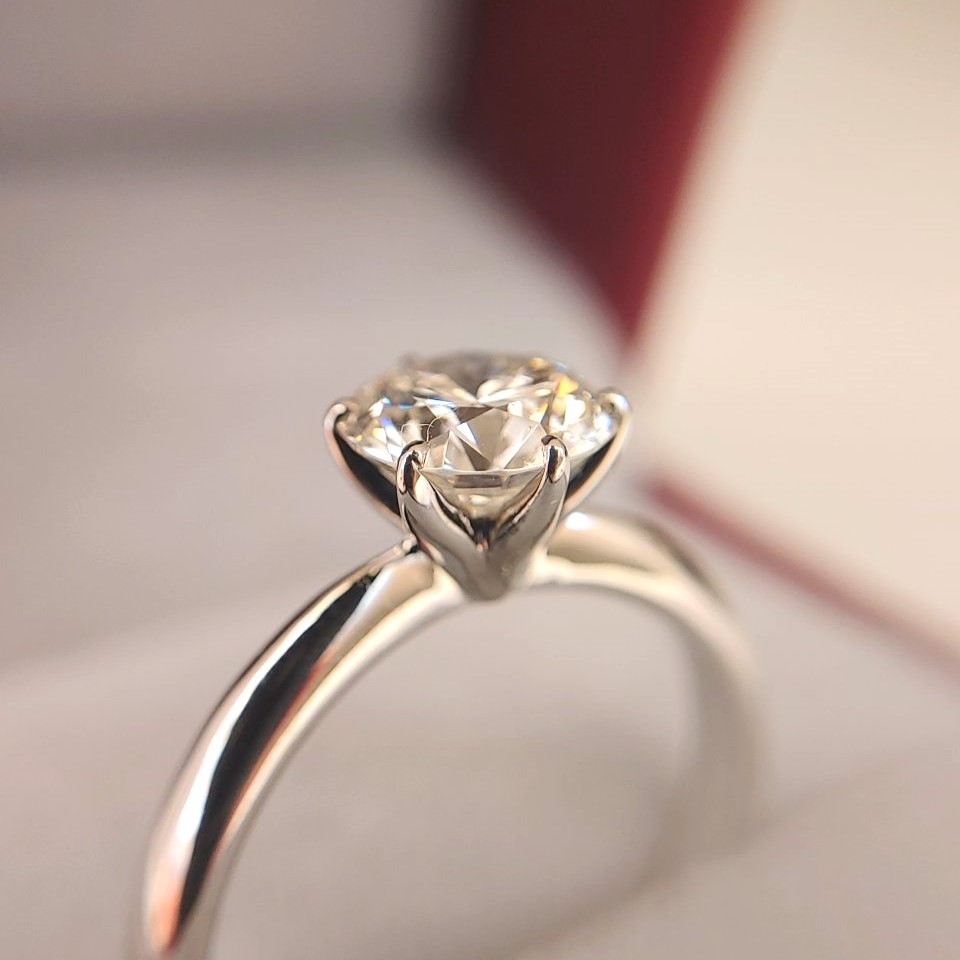 銀座で選ぶ高品質ダイヤモンドのプロポーズリング