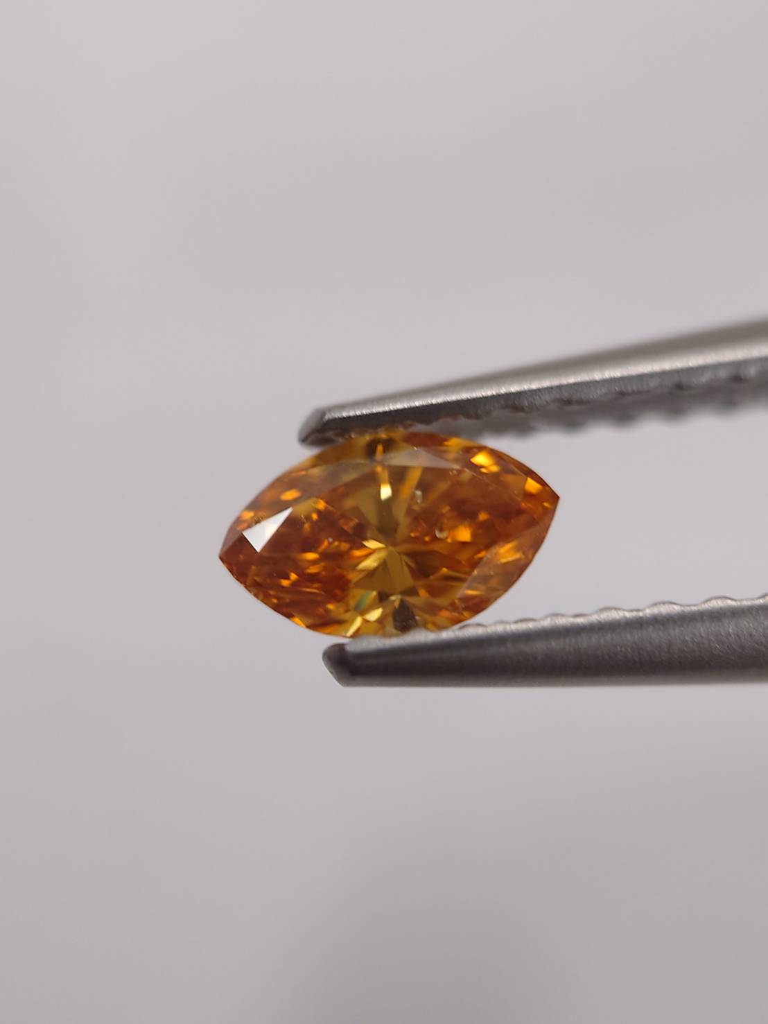 調和の宝石オレンジダイヤモンドは婚約指輪に選ばれる