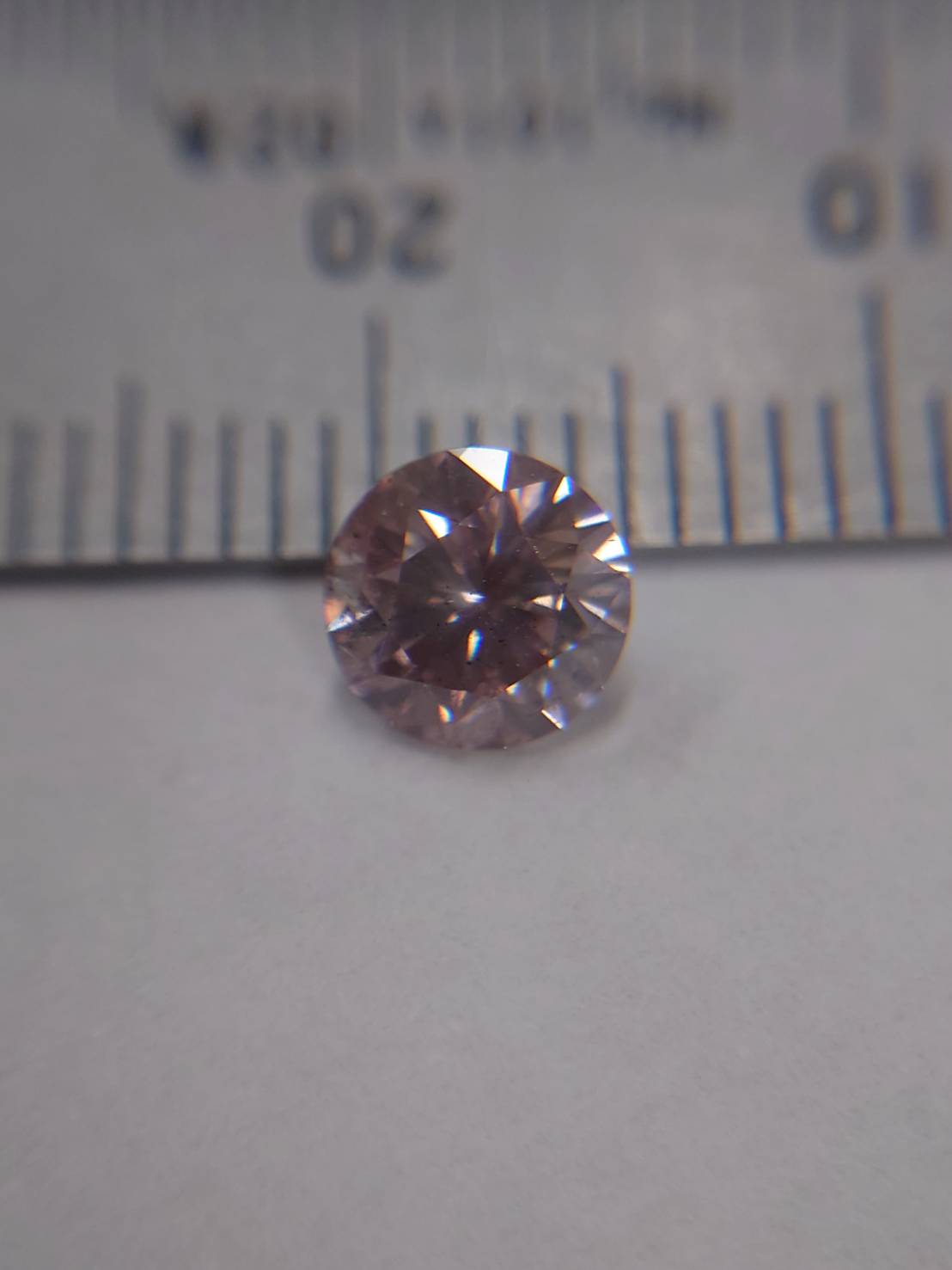 ピンクダイヤモンドは婚約指輪で大人気、完全無欠の愛