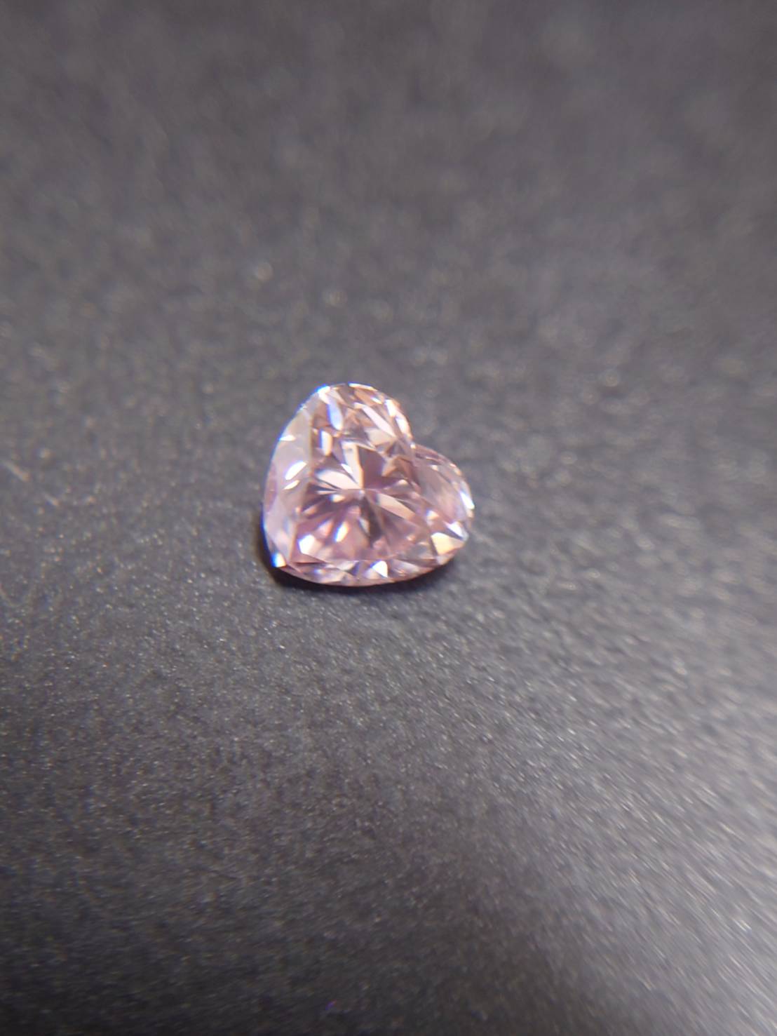 ハート型ピンクダイヤモンドでプロポーズ
