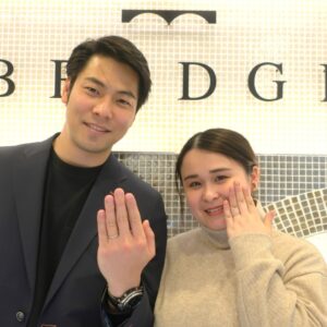 ブリッジ銀座で選んだ結婚指輪と婚約指輪の写真