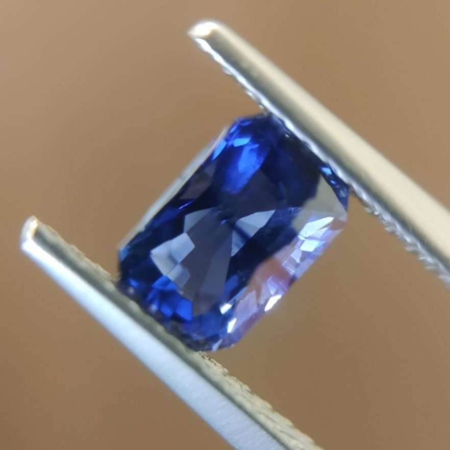 スリランカ産非加熱ロイヤルブルーサファイア1.03ct