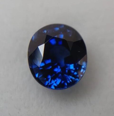 スリランカ産の非加熱ロイヤルブルーサファイア1.310ct