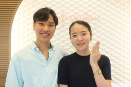 婚約指輪が完成した記念写真