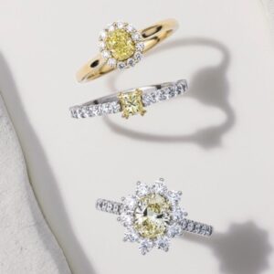 ファンシーカラーダイヤモンドの婚約指輪