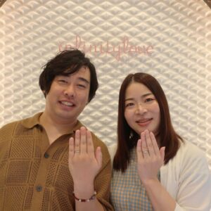 彼女の名前に入っているリングでのサプライズプロポーズ！