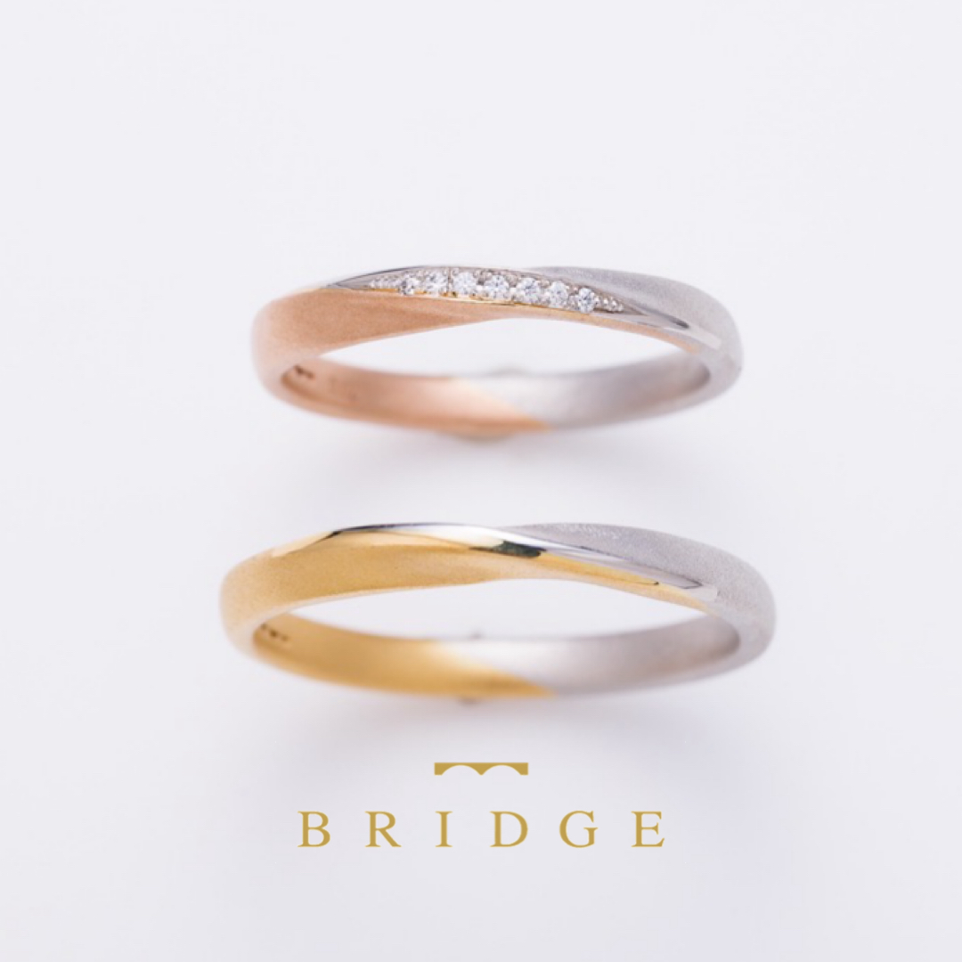 Everwave寄せ合う波プラチナとゴールドのコンビネーションの結婚指輪