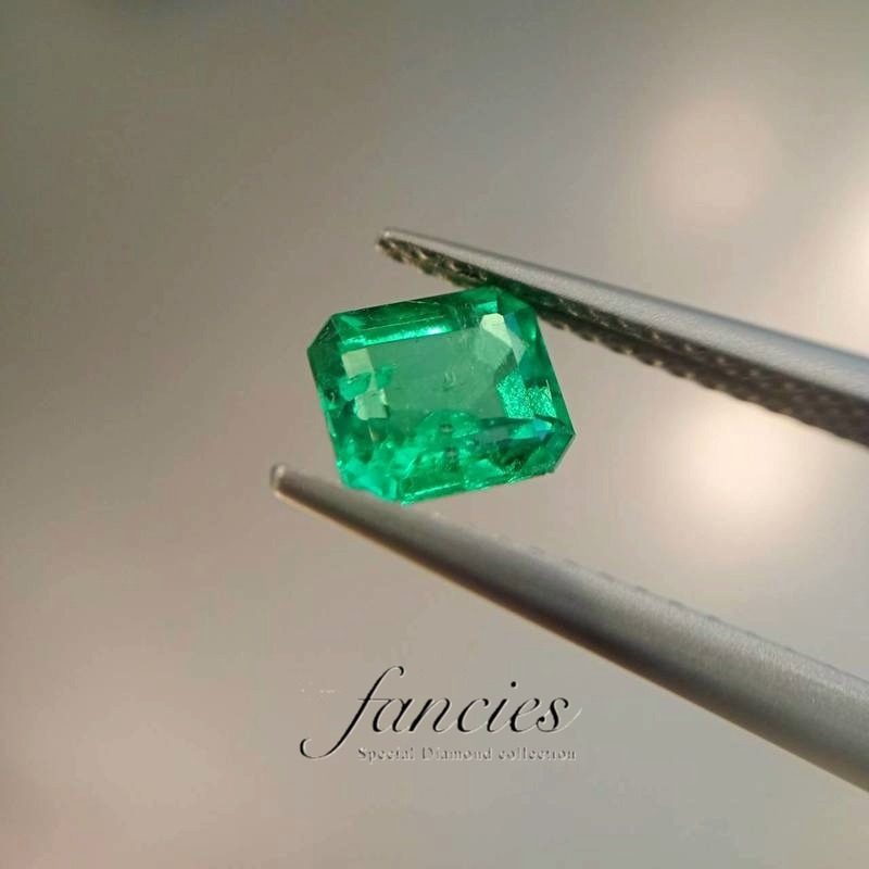 5月の誕生石コロンビア産のエメラルド0.760ct
