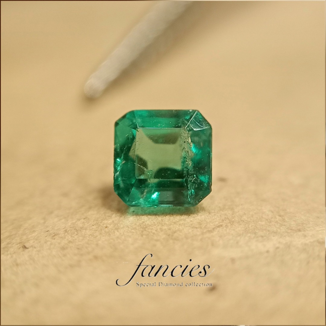 コロンビア産の天然エメラルド0.249ctは婚約指輪に人気