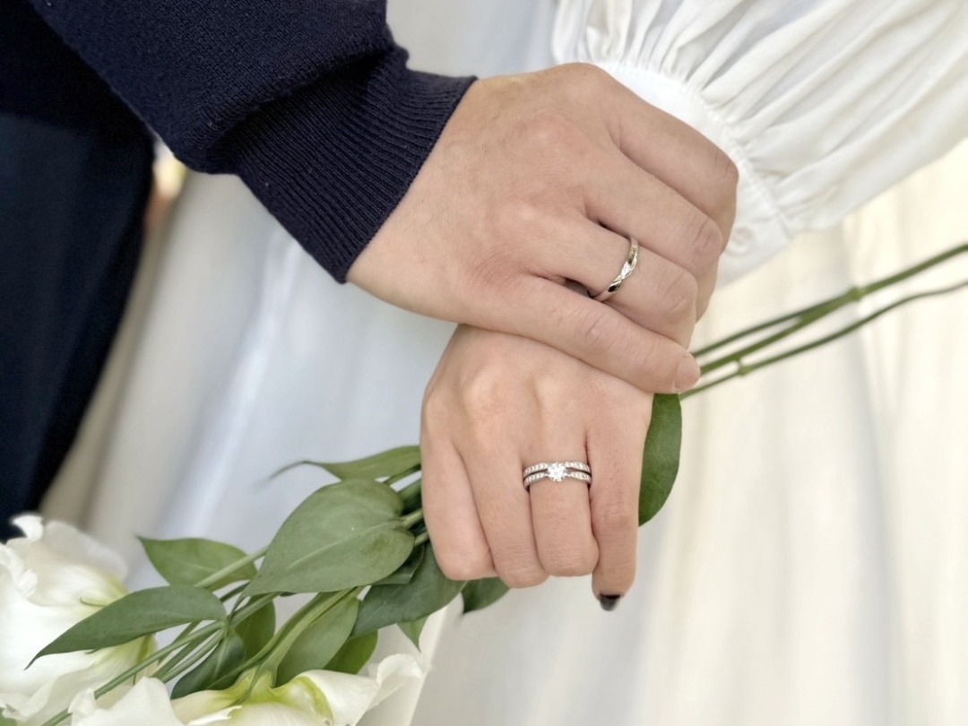 重ね着けが可愛い、アントワープブリリアントの婚約指輪と結婚指輪シリウス