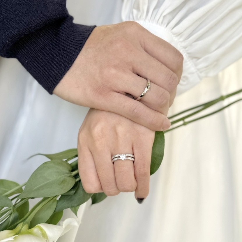 重ね着けがかわいい婚約指輪と結婚指輪はアントワープブリリアントのシリウス